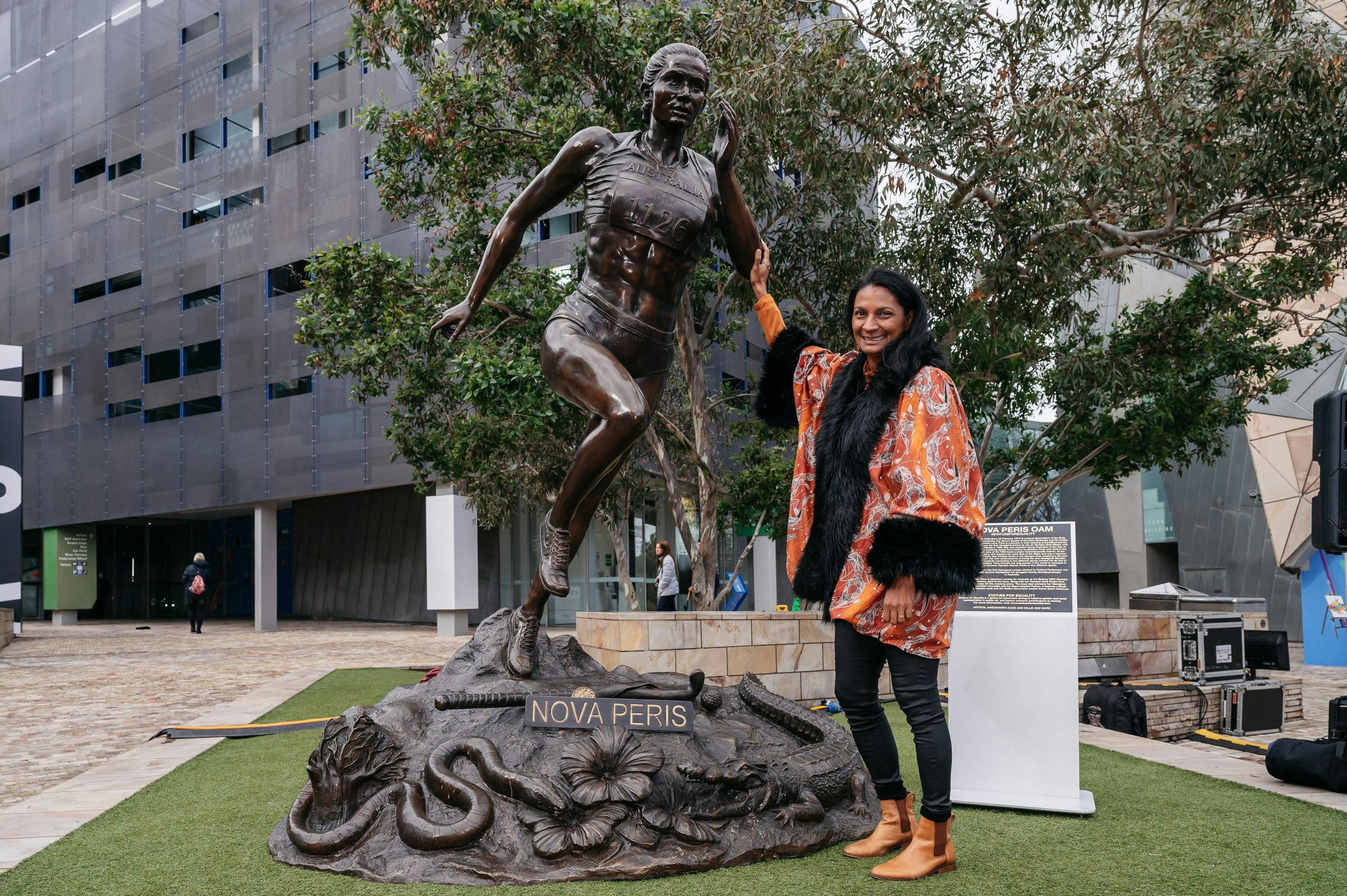 Nova Peris unveiling her bronze statue of her running at the Olympics in Fed Square